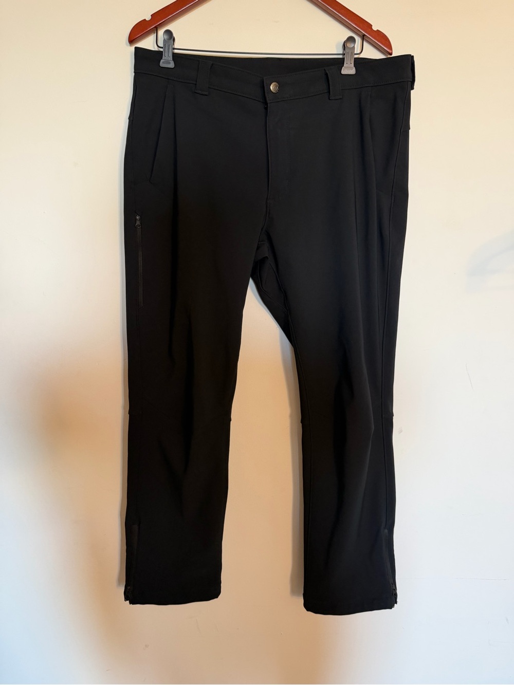 Columbia Black Men's Tech Pants - Straight Athletic Cut
